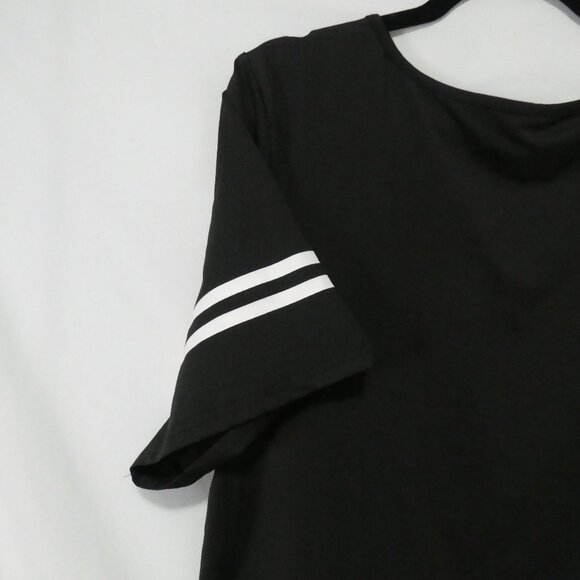 SHEIN - Curve | 2XL | Black Short Sleeve Top With White Stripes and Zipper - Picture 9 of 13